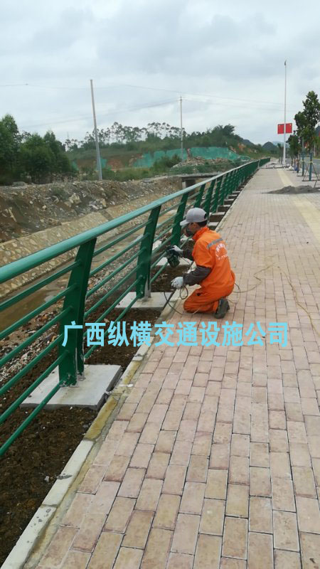 道路护栏